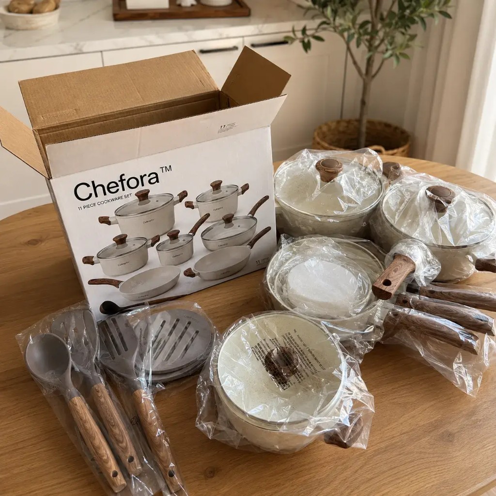 Chefora Kunde packt Set zu Hause aus